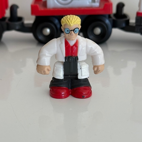 Fisher Price GeoTrax ~ Goggles & Bunsen! Smartest Team Engine cars & figure - Picture 9 of 11